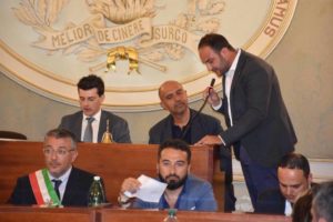 Belpasso, il consigliere Caserta (M5S): “Comune intervenga su viabilità della Zona Industriale. Chiarita la competenza”