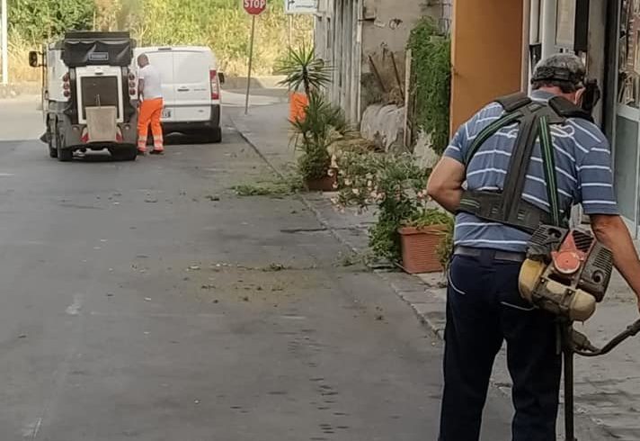 Paternò, prosegue la pulizia delle strade comunali: in altre aree è necessario intervenga ex Provincia