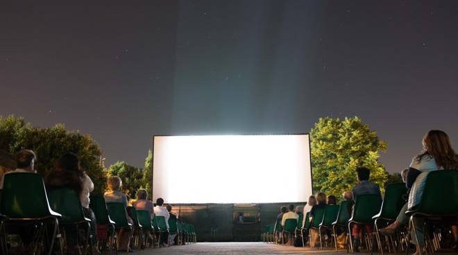 Belpasso, sorteggio di scontrini e cinema all’aperto: le iniziative post-Covid del Comune