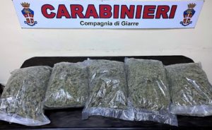 Riposto, sequestrati oltre 5 kg. di droga: in manette 2 uomini e una donna, tutti di Acireale