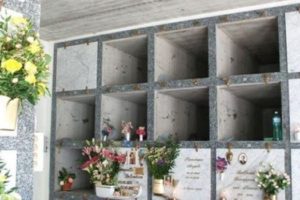 Paternò, il Comune prende in prestito i loculi del cimitero di privati e confraternite: nuova ordinanza del sindaco