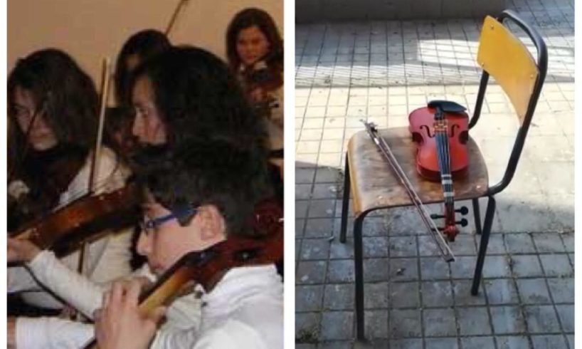 Adrano, ‘Bella ciao’ per l’addio dei ragazzi dell’Orchestra Falcone e Borsellino: lasciati i locali di via Roma