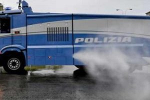 Adrano, giovedì sanificazione delle strade grazie al X Reparto mobile della Polizia di Stato