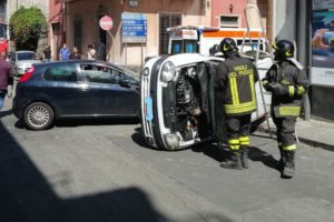 Belpasso, scontro tra due auto: 4 feriti non gravi