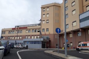 Biancavilla, uomo accoltellato alla schiena in via Vittorio Emanuele: è in ospedale, non in gravi condizioni