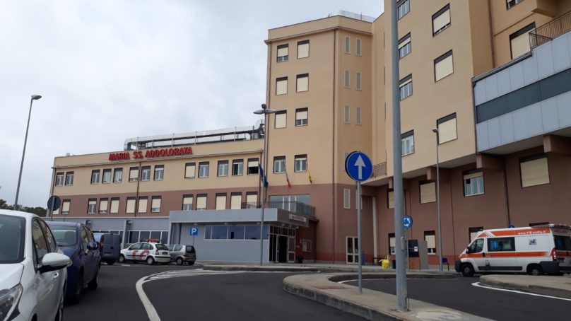 Biancavilla, uomo accoltellato alla schiena in via Vittorio Emanuele: è in ospedale, non in gravi condizioni