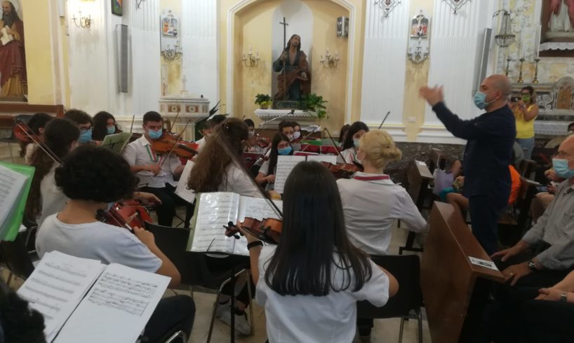 Adrano, primo concerto post-lockdown dell’Orchestra ‘Falcone e Borsellino’: ecco le condizioni per non lasciare la città (VIDEO)