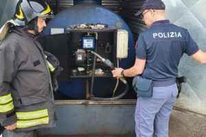 Catania, pompa di benzina nel cortile e auto di lusso ma con il reddito di cittadinanza: denunciato 41enne