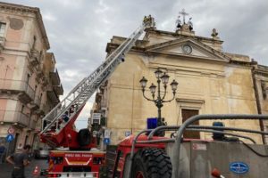 Paternò, danni per il maltempo: fiumi d'acqua per le strade e negozi allagati