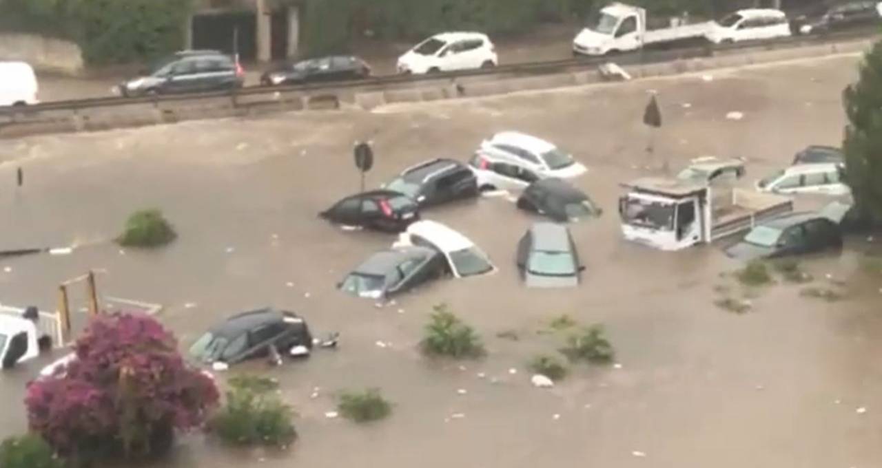 Nubifragio A Palermo Vigili Del Fuoco Svuotano Il Sottopassaggio Della Circonvallazione Sinora Nessun Cadavere Video Corriere Etneo