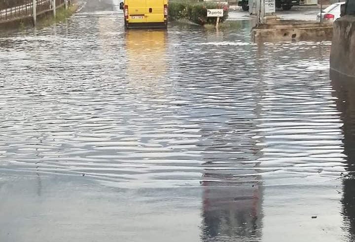 Adrano, con la pioggia è tornato il ‘lago’ della Naviccia: bomba d’acqua ingestibile per il sistema di sollevamento