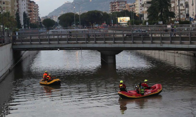 Palermo, nessuna vettura sotto l’acqua in Circonvallazione: Vigili del fuoco al lavoro anche di notte