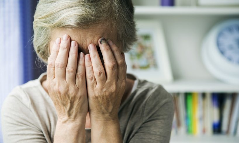 Adrano, prende a pugni la madre che non gli fa da mangiare: 37enne denunciato dalla Polizia