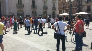 Catania, in scena il flash mob di protesta dei lavoratori dello spettacolo: "Il Governo tuteli la categoria" 