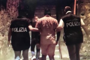 Catania, Polizia decapita cellula siciliana della ‘mafia nigeriana’: 28 fermi, c’è anche il capo