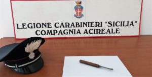 Acireale, protesta per i galli che cantano: vicino di casa 65enne lo ferisce a coltellate