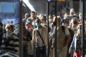 Coronavirus, torna il distanziamento sui treni: il dietrofront pesa sui conti delle compagnie