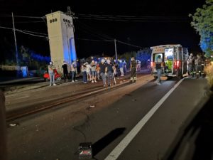 Sulla SS. 284 Adrano-Bronte Y10 inseguita dalla Polizia va a sbattere: conducente sbalzato fuori dall’abitacolo 