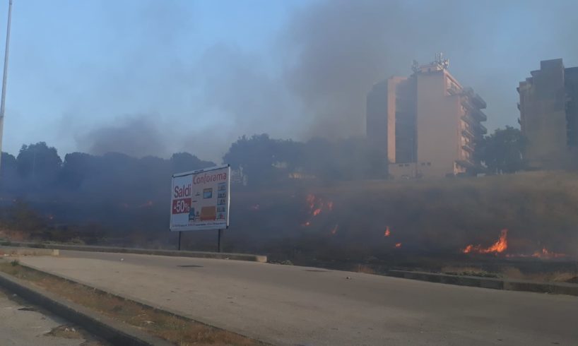 A Paternò e dintorni Ferragosto infuocato: decine di interventi dei Vigili del Fuoco