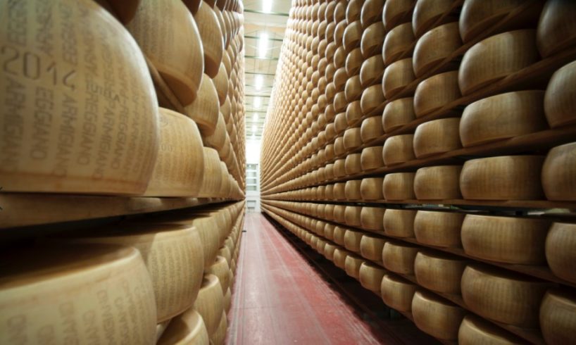 Il Parmigiano Reggiano è più forte del Covid: l’export cresce dell’11,9%