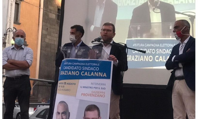 Bronte, il ministro Provenzano lancia la ricandidatura di Calanna: “Tornerò qui per festeggiare la tua vittoria”