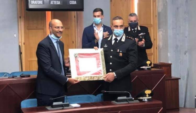 Biancavilla, il sindaco ringrazia e saluta il capitano dei Carabinieri Accardo: “Lascia eredità importante”