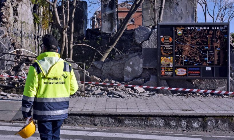 Zafferana Etnea, cittadini in piazza per parlare di ricostruzione post-sisma: incontro organizzato dai 5 Stelle