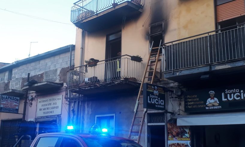 Piano Tavola, incendio in un'abitazione di via Mongibello. 7 intossicati