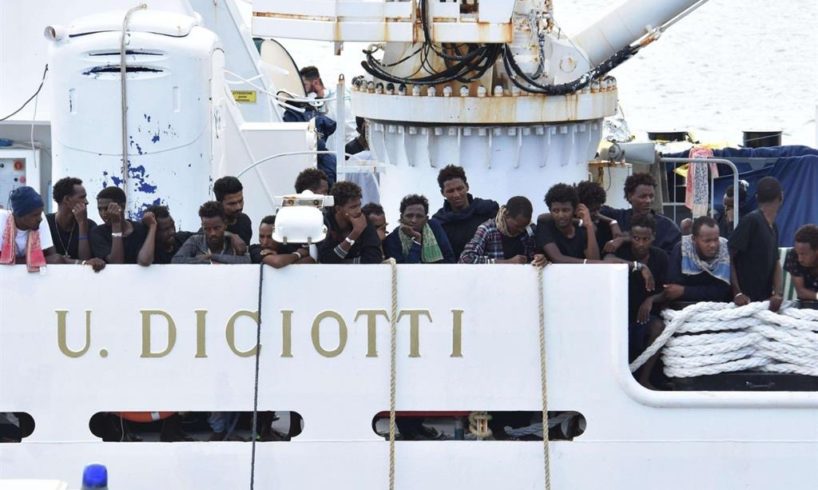 Migranti, Dda Palermo ‘ferma’ 18 persone per traffico di esseri umani: la base operativa era al Nord