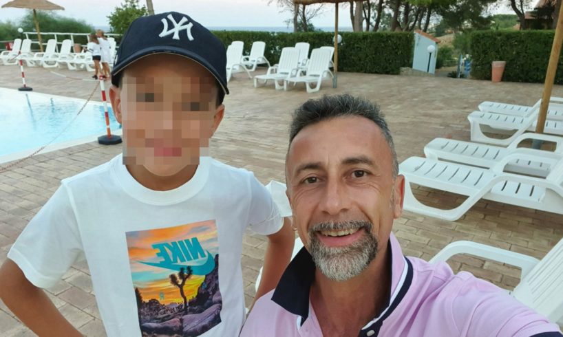 “Andrea e suo papà per sempre insieme”: uccide il figlio di 11 anni e poi si toglie la vita. Lo preannuncia su Facebook