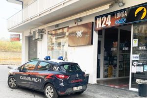 Scordia, sequestrati distributori automatici in via Amari e via Garibaldi: vendevano alcolici fuori orario. Proprietaria sanzionata