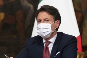 Coronavirus, Conte esclude nuovo lockdown: “Potrebbero esserci, se necessarie, chiusure ben mirate”