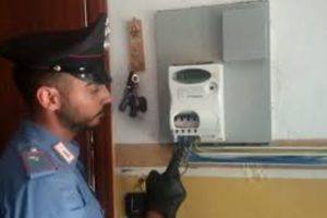 Camporotondo Etneo, manomette contatore per scroccare l’energia elettrica: denunciata 64enne