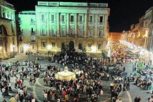 Catania, la Prefettura studia il piano anti-Covid: Comune pronto a vietare alcolici dopo le 23