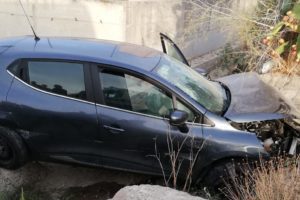 Ramacca, muore guardia giurata 55enne sulla statale Catania-Gela: auto sbanda e finisce in un canalone