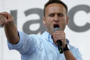 Russia, Navalny parla dopo l’avvelenamento e accusa Putin: “C’è lui dietro il crimine commesso”