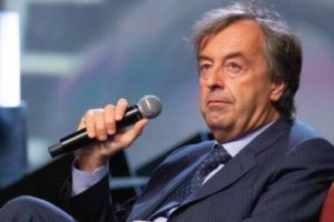 Coronavirus, Burioni: “Le cose si mettono peggio. Virus nocivo come a primavera”