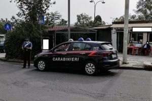 I Carabinieri della Stazione di Mineo hanno arrestato nella flagranza un 45enne e un 29enne del posto, poiché ritenuti responsabili di violenza e resistenza a pubblico ufficiale, nonché lesioni personali aggravate.