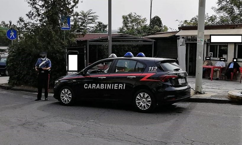 I Carabinieri della Stazione di Mineo hanno arrestato nella flagranza un 45enne e un 29enne del posto, poiché ritenuti responsabili di violenza e resistenza a pubblico ufficiale, nonché lesioni personali aggravate.