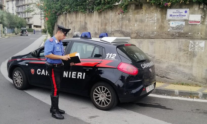 I carabinieri del nucleo radiomobile della compagnia di Gravina di Catania hanno arrestato nella flagranza un 45enne di origini mauriziane, con l'accusa di maltrattamenti in famiglia e minacce aggravate, reati commessi nei confronti della moglie di 52 anni e i figli minorenni di 10 e 15 anni.