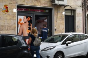 Catania, 40enne cinese gestiva giro di prostituzione tramite un centro massaggi: finti matrimoni per regolarizzare ingresso in Italia (VIDEO)