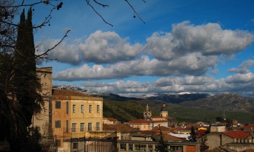 Coronavirus, Randazzo è ‘Zona Rossa’ da domani: dopo i 97 positivi Regione emana ordinanza. Sarà vietato circolare