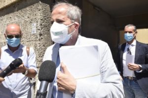 Coronavirus, Crisanti: “E’ giusto bloccare la movida, bisogna limitare i contatti superflui”