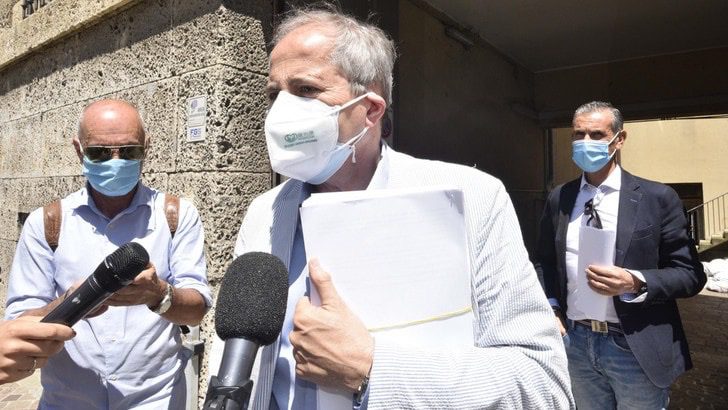 Coronavirus, Crisanti: “E’ giusto bloccare la movida, bisogna limitare i contatti superflui”