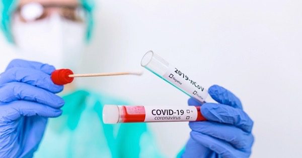 Coronavirus, i tamponi rapidi ‘scoprono’ un migliaio di casi positivi: dalla Regione due milioni di test per le aziende sanitarie