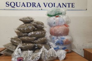 Catania, Polizia scopre deposito di droga: sequestrati 8.35 kg di marijuana