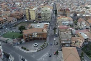 Anche a Palermo esplode la protesta - pacifica - di commercianti , ristoratori e titolari di pub. In centinaia a partire da mezzanotte si sono riuniti spontaneamente per protestare contro le chiusure adottate dal Governo per contrastare l'emergenza coronavirus.