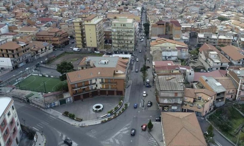 Anche a Palermo esplode la protesta - pacifica - di commercianti , ristoratori e titolari di pub. In centinaia a partire da mezzanotte si sono riuniti spontaneamente per protestare contro le chiusure adottate dal Governo per contrastare l'emergenza coronavirus.