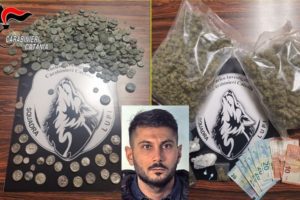 Misterbianco, in casa nasconde marijuana e 523 monete antiche: 33enne arrestato in flagranza