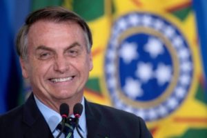 Coronavirus, in Brasile ieri 22 mila contagi e 508 decessi: per Bolsonaro l’epidemia ‘sta terminando’